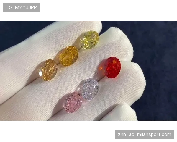 顶级珠宝镶嵌师的眼力：他是如何通过物理张力保持钻石火彩稳定的（388 ）